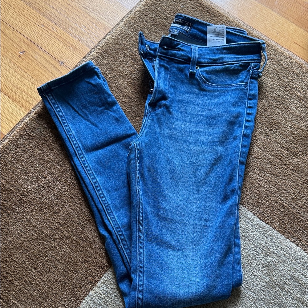 Women’s Abercrombie and Fitch size 2 Regular